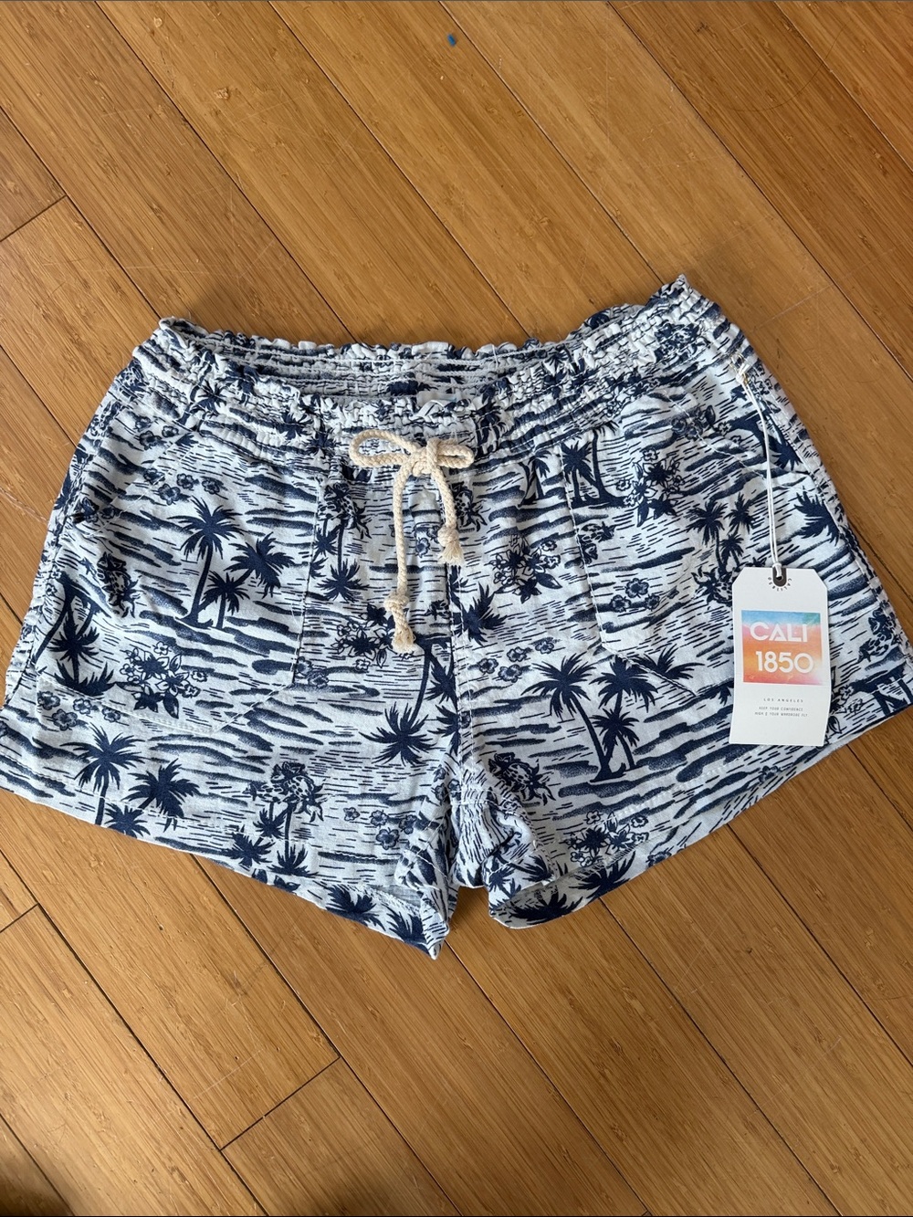 CALI 1850 Women's Linen Blue Palm-Print Casual Shorts